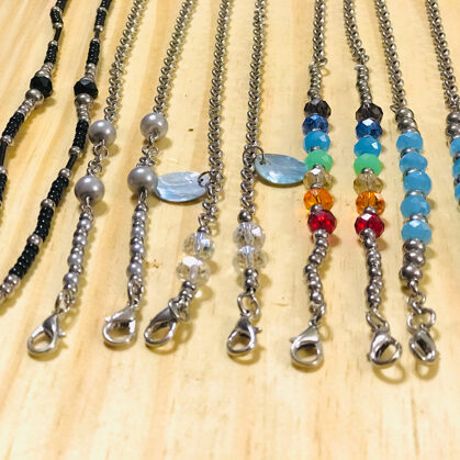 Holders - 3 usos: sujeta barbijo/ collar/ pulsera - desde $580