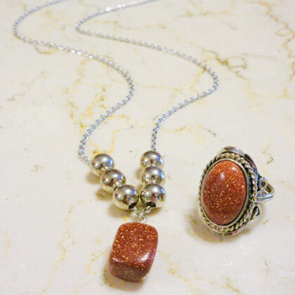 Colgante de acero quirúrgico con piedra Lluvia de Oro $1350