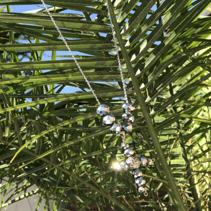 Colgante de acero quirúrgico con cruz de cristales - $880